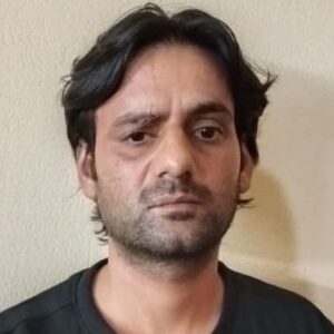 ऊना में नशा तस्कर गिरफ्तार:हेरोइन बरामद, पुलिस को देख पुड़िया फेंकी, भागने लगा; पीछा कर पकड़ा