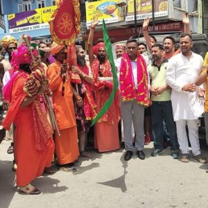श्रीखंड को छड़ी यात्रा रवाना, SDM ने हरी झंडी दिखाई:देशभर के साधु-संत पहुंचे, 10 जुलाई से भोलेनाथ के दर्शन कर सकेंगे श्रद्धालु