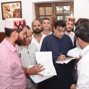 आनी MLA लोकेंद्र की केंद्रीय मंत्री गडकरी से मुलाकात:जलोड़ी टनल के लिए 1452 करोड़ रुपए की स्वीकृति पर जताया आभार