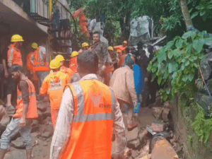 हिमाचल में आज भी भारी बारिश का अलर्ट:30 घंटे से जारी है वर्षा; जान-माल का बड़ा नुकसान, मानसून में अब तक 164 की मौत