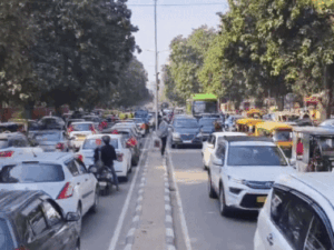 चंडीगढ़ में अब टैक्सी-ऑटो में सफर महंगा:5 सीटर में 50 रुपए ज्यादा देने होंगे, प्रशासन ने किराया तय किया