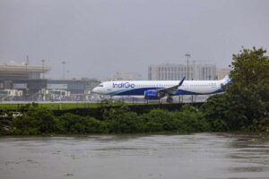 अबू धाबी जा रही Indigo की फ्लाइट में आई खराबी, बीच रास्ते से लौटा विमान; 180 से अधिक लोग थे सवार​on September 6, 2025 at 5:56 am