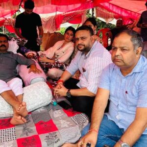 धर्मपुर MLA का आमरण अनशन आठवें दिन भी जारी:मंडी-धर्मपुर एनएच निर्माण में देरी पर विरोध, स्वास्थ्य विभाग की निगरानी में कांग्रेस विधायक