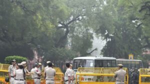 दिल्ली-हरियाणा समेत पूरे NCR में गैंगस्टर्स के 25 ठिकानों पर छापेमारी, 380 पुलिसकर्मी ऑपरेशन में जुटे​on September 15, 2025 at 5:07 am