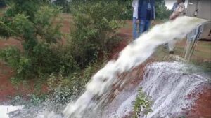 VIDEO: दिखने में है दूध की नदी, पर ये जहर है! पुलिस ने खाली करवाया टैंकर, घिनौने खेल का पर्दाफाश​on September 15, 2025 at 4:03 pm