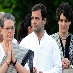 हिमाचल से वापस लौटे सोनिया-राहुल गांधी और प्रियंका:सड़क मार्ग से रवाना; चंडीगढ़ से हेलिकॉप्टर में दिल्ली जाएंगे, किया वीरभद्र की प्रतिमा का अनावरण