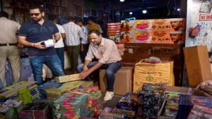 इस बार दिवाली होगी ग्रीन पटाखों वाली, SC ने तय किए हैं खास नियम, पटाखे जलाने से पहले पढ़ लें पूरी गाइडलाइंस​on October 16, 2025 at 5:55 am