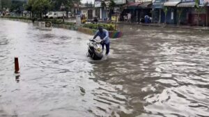देश के इन हिस्सों में बन रहा साइक्लोन, IMD ने जारी किया भारी बारिश का रेड अलर्ट, यहां पर बढ़ेगी ठंड​on October 23, 2025 at 1:30 am