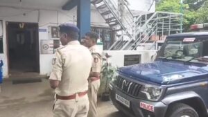 ब्यूटी पार्लर में काम करने वाली महिला के घर में जबरन घुसे 5 लोग, बारी-बारी से किया रेप, दहला देगी ये वारदात​on October 22, 2025 at 4:08 pm