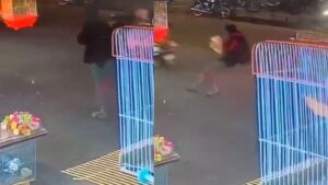 VIDEO: शराब के नशे में धुत युवक के लड़खड़ाए कदम, पलक झपकते ही बस के नीचे आया; हुई मौत​on December 22, 2025 at 10:54 am