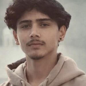 कांगड़ा सड़क हादसे में किशोर की मौत:तेज रफ्तार बाइक पेड़ से टकराई, कपड़े खरीद कर लौट रहा था, इकलौता बेटा था