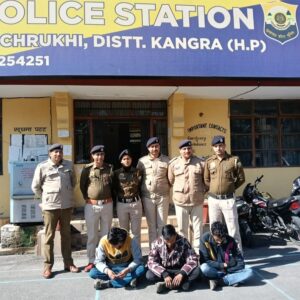 कांगड़ा में ट्रैफिक चेकिंग नशे के साथ तीन गिरफ्तार:पिकअप ट्राले की तलाशी में140 ग्राम चरस बरामद, एनडीपीएस का केस