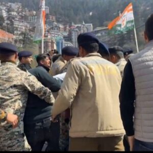 दिल्ली में गिरफ्तार कांग्रेसी कार्यकर्ताओं की रिहाई की मांग:शिमला में AI समिट विवाद पर युवा कांग्रेस का प्रदर्शन, पुलिस से धक्का-मुक्की