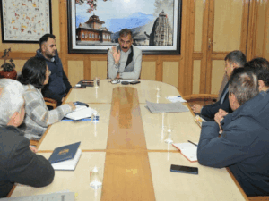 हिमाचल में सभी फल-सब्जियों पर 1% मार्केट फीस लगेगी:2014 की अधिसूचना रद्द, सड़क किनारे चल रही मंडियों पर कसेगा शिकंजा