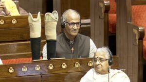 ‘जनता के सामने दिखाना चाहता हूं कि लोकतंत्र क्या है’, संसद में कृत्रिम पैरों को मेज पर रखकर बोले सदानंदन मास्टर​on February 2, 2026 at 3:17 pm