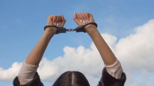 बॉयफ्रेंड के साथ रहने के जुनून ने पहुंचाया जेल, मरने का नाटक कर पति के घर से फरार हुई थी महिला​on February 17, 2026 at 1:14 pm