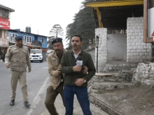 शिमला में पत्रकार से पुलिस की धक्का-मुक्की:विपक्ष ने उठाए सवाल, वायरल वीडियो पर घिरी सरकार, नेता प्रतिपक्ष ने प्रेस की आजादी पर हमला बताया