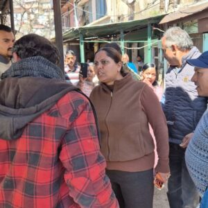 शिमला में दुकान को लेकर दो गुटों में विवाद:देवभूमि संघर्ष समिति ने तोड़ा ताला, कब्जे का लगाया आरोप, पुलिस तैनात