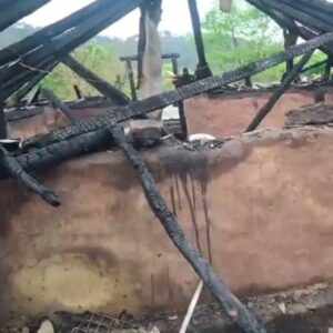 मंडी में घर में लगी आग, महिला झुलसी:लाखों का सामान जला, स्थानीय लोगों ने दमकल की मदद से पाया आग पर काबू