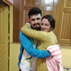 जोड़ीदार भाई कपिल नेगी का बहरीन से संदेश:बोला- सब सेफ है, घबराने की जरूरत नहीं, अमेरिकी एयरबेस पर ही अटैक कर रहा ईरान