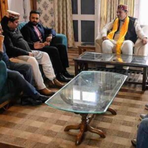 अनुराग ठाकुर के बयान पर सांसद अनुराग शर्मा का पलटवार:बिना तथ्यों के बयानबाजी से पर्यटन को नुकसान, कुल्लू में चॉपर रेस्क्यू की मांग