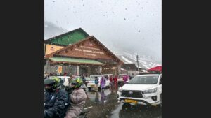 हिमाचल में फिर स्नोफॉल, मनाली में बर्फ गिरती देख झूम उठे पर्यटक; आने वाले दिनों में कैसा रहेगा मौसम?​on March 12, 2026 at 4:35 pm