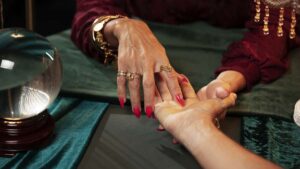 शादी को लेकर ज्योतिषी की भविष्यवाणी से परेशान थी बेंगलुरु की इंजीनियर, उठा लिया खतरनाक कदम​on March 2, 2026 at 1:30 pm