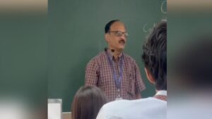 ‘ईरान युद्ध तुम जैसे लोगों की वजह से हुआ, ट्रंप तुम्हें ले जाएगा’, प्रोफेसर ने भरी क्लास में छात्र को कहा- आतंकवादी, FIR दर्ज​on March 28, 2026 at 5:06 pm