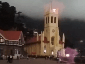 हिमाचल में 72 घंटे तेज बारिश-बर्फबारी:ओलावृष्टि-तूफान का अलर्ट, 5°C तक गिरेगा तापमान, 3 जगह माइनस में पहुंचा, 60 किमी/घंटा की रफ्तार से चलेगा तूफान