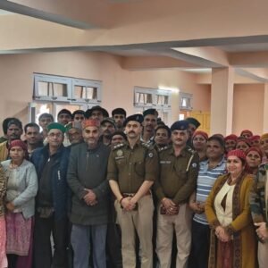 शिमला में पुलिस का नशे के खिलाफ जागरूकता अभियान:ग्रामीणों को दुष्परिणामों की जानकारी दी, तस्करों की जानकारी देने की अपील