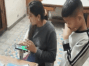 पठानकोट में ट्रेन में बच्चे को भूला हिमाचल का परिवार:हेमकुंड एक्सप्रेस में कटरा से लौटा, कोच में रोने लगा मासूम, ट्रेन मैनेजर ने रुकवाई गाड़ी