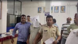 3 साल से नाबालिग लड़कियों का यौन शोषण कर रहा था पार्षद का बेटा, शराब के नशे में दिखाए वीडियो​on March 23, 2026 at 2:41 pm