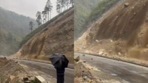 Video: हिमाचल में हिमपात जारी, कई इलाकों में भूस्खलन, मंडी-कुल्लू सड़क मार्ग बंद, लगा लंबा जाम​on March 20, 2026 at 5:51 pm