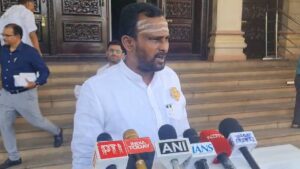 “हम VIP हैं, लाइन में नहीं लग सकते”, कर्नाटक के विधायकों ने मांगा IPL टिकट और बैठने के लिए स्पेशल सीट​on March 26, 2026 at 1:11 pm