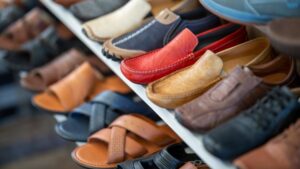 ‘एक रुपये में जूते’ का ऑफर, कई जिलों से पहुंच गए लोग; पुलिस को करना पड़ा लाठीचार्ज​on March 8, 2026 at 8:28 am