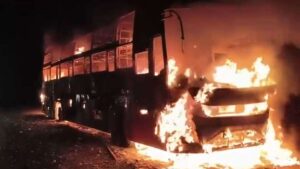 37 यात्रियों से भरी बस में लगी भीषण आग, विधायक भी थे मौजूद; मचा हड़कंप​on March 21, 2026 at 7:58 am