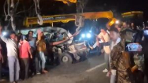 मरीज को ले जा रही एम्बुलेंस में ट्रक ने मारी टक्कर, 7 लोगों की दर्दनाक मौत​on March 23, 2026 at 5:39 am