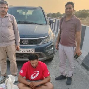 नारनौल CIA ने शातिर चोर दबोचा, हिमाचल का रहने वाला:जयपुर के मंदिर से की थी चोरी; दो लाख कैश बरामद, 4 केस पहले से दर्ज