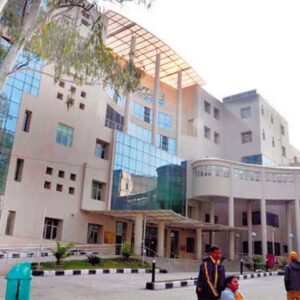 टांडा मेडिकल कॉलेज में पहली रोबोटिक किडनी ट्रांसप्लांट:कुल्लू निवासी मरीज को मिला नया जीवन; कई जगह करवा चुका था इलाज