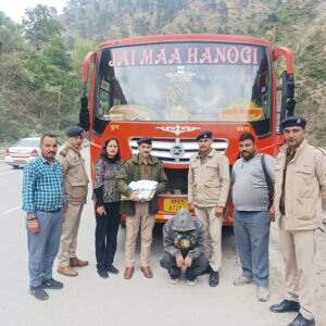 मंडी पुलिस ने दो नशा तस्करों का पकड़ा:चरस बरामद, जनवरी से मार्च तक NDPS के 81 केस दर्ज, 116 आरोपी गिरफ्तार