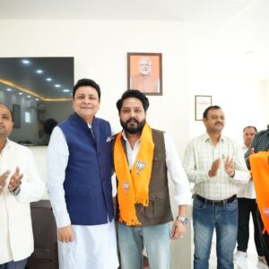 धर्मशाला में कांग्रेस छोड़ भाजपा में शामिल हुए 50 कार्यकर्ता:बोले- पार्टी में नहीं मिल रही थी अहमियत, विकास कार्य रोकने के लगाए आरोप