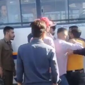 शिमला बस स्टैंड पर निजी बस चालक भिड़े:टाइमिंग को लेकर हुआ विवाद, जमकर हुई मारपीट, वीडियो वायरल