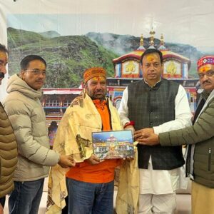 हिमाचल के उद्योगपति ने दान किए 1.01 करोड़:बद्रीनाथ-केदारनाथ में श्रद्धालुओं की सुविधाओं पर खर्च होगा, 3 करोड़ का लगवाया था आवरण