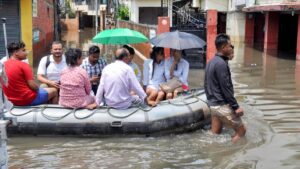 भीषण गर्मी के बीच 10 से ज्यादा राज्यों में आंधी-तूफान के साथ भारी बारिश की चेतावनी; इन जगहों पर चलेगी लू​on April 22, 2026 at 1:41 am