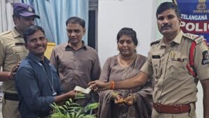 ऑटो में सोने के गहने और कैश भूल गई थी महिला, फिर सिर्फ एक घंटे के अंदर यूं मिला सामान​on April 24, 2026 at 6:01 pm