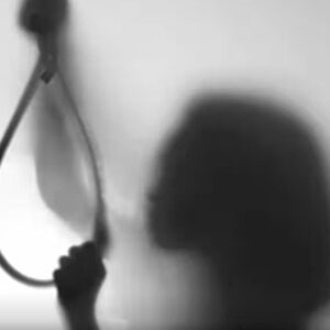 मंडी में फांसी लगाकर युवती ने किया सुसाइड:युवक पर प्रताड़ना का आरोप, पिता बोला- बेटी को होटल में बुलाया, पठानकोट का युवक अरेस्ट