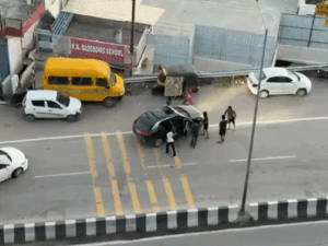 चंडीगढ़-शिमला हाईवे पर दो गुटों में झड़प, VIDEO:हरियाणा के टूरिस्ट का ड्रंक ड्राइविंग का चालान, बीच सड़क पर हंगामा और धक्कामुक्की