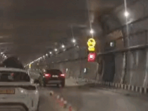 हिमाचल में UP के टूरिस्ट व्हीकल का ₹3500 का चालान:ओवरटेक करने पर मनाली पुलिस का एक्शन, अटल टनल के भीतर यातायात नियम तोड़े