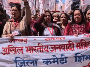 शिमला के KNH से गायनी OPD शिफ्ट करने का विरोध:महिला समिति का धरना, BJP ने राज्यपाल से मिलकर फैसला वापस लेने की मांग की