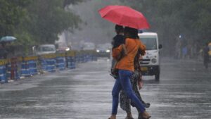 दिल्ली, हरियाणा और UP में भीषण गर्मी से राहत! सुबह-सुबह तेज आंधी के साथ बरसे मेघा, पढ़ें अपने इलाके के मौसम का अपडेट​on April 29, 2026 at 12:58 am